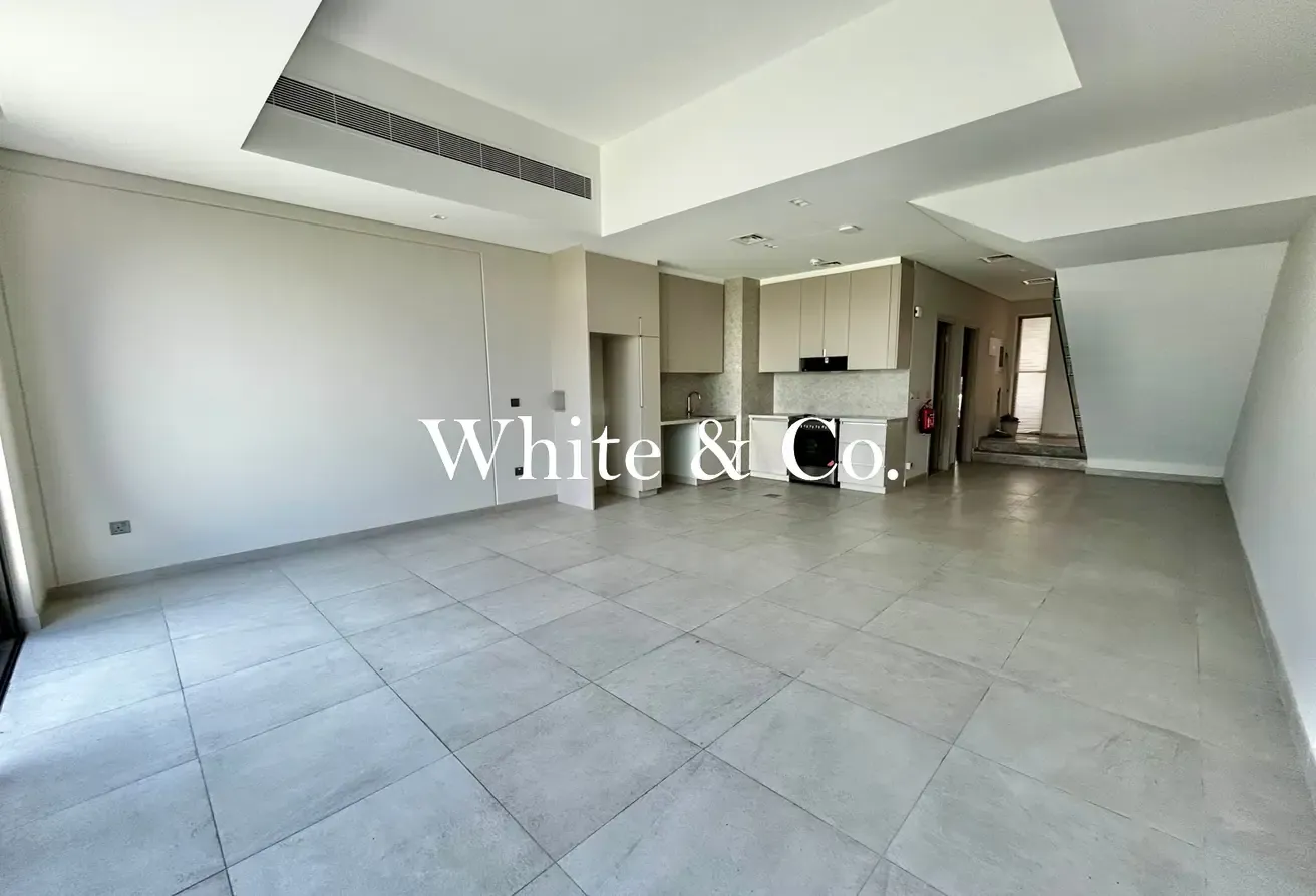 LANSCAPED GARDEN | SPACIOUS | VACANT NOW