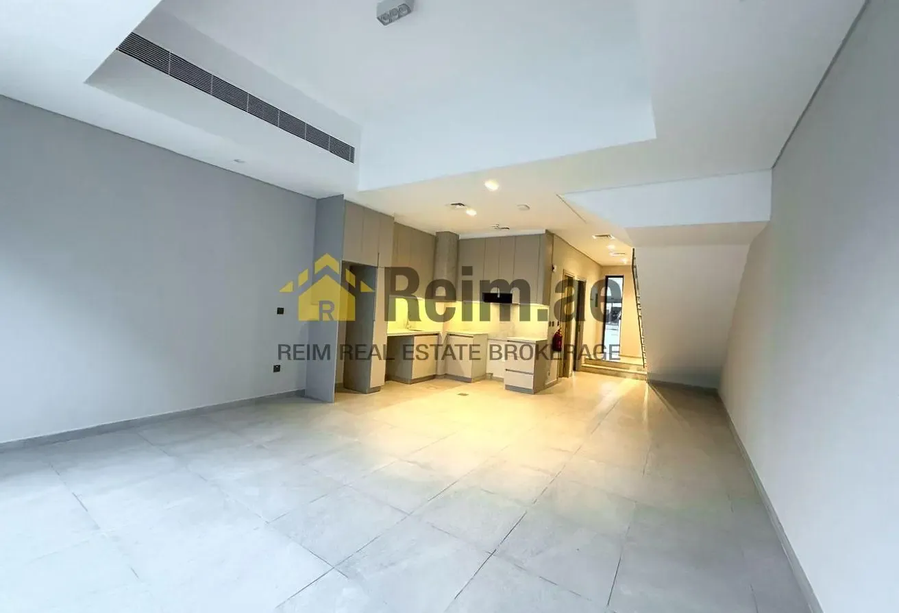 Single Row  | 2 Parking Spots | Maid Room