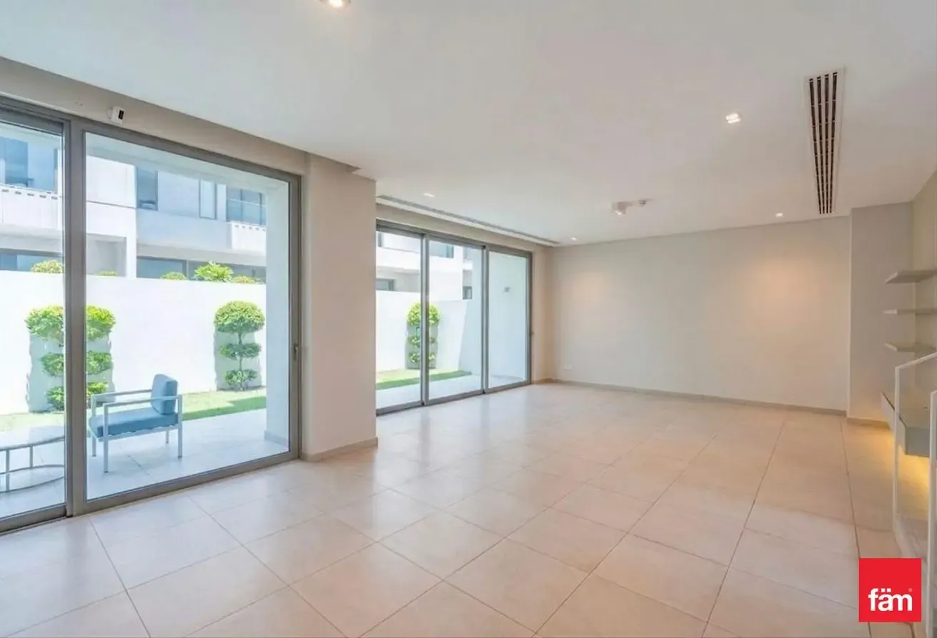 Corner Unit | Ready To Move | Unfurnished