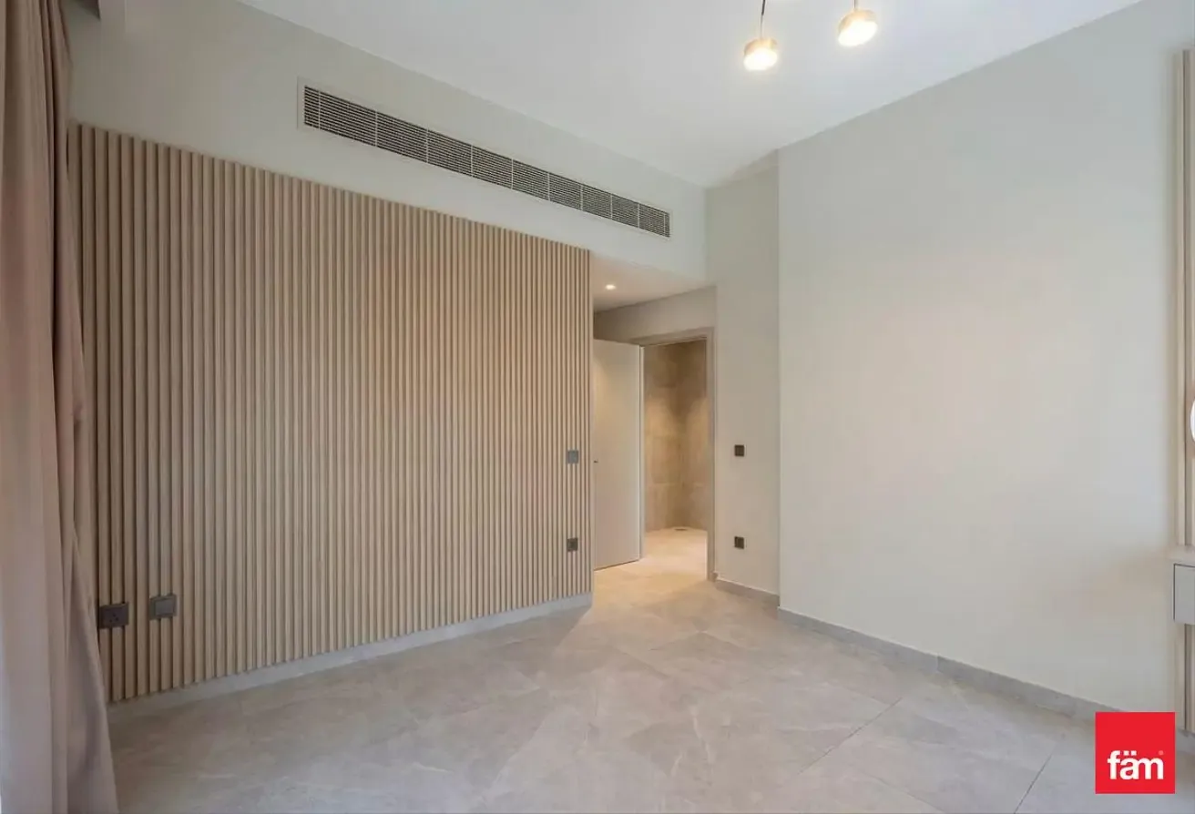 Corner Unit | Ready To Move | Unfurnished