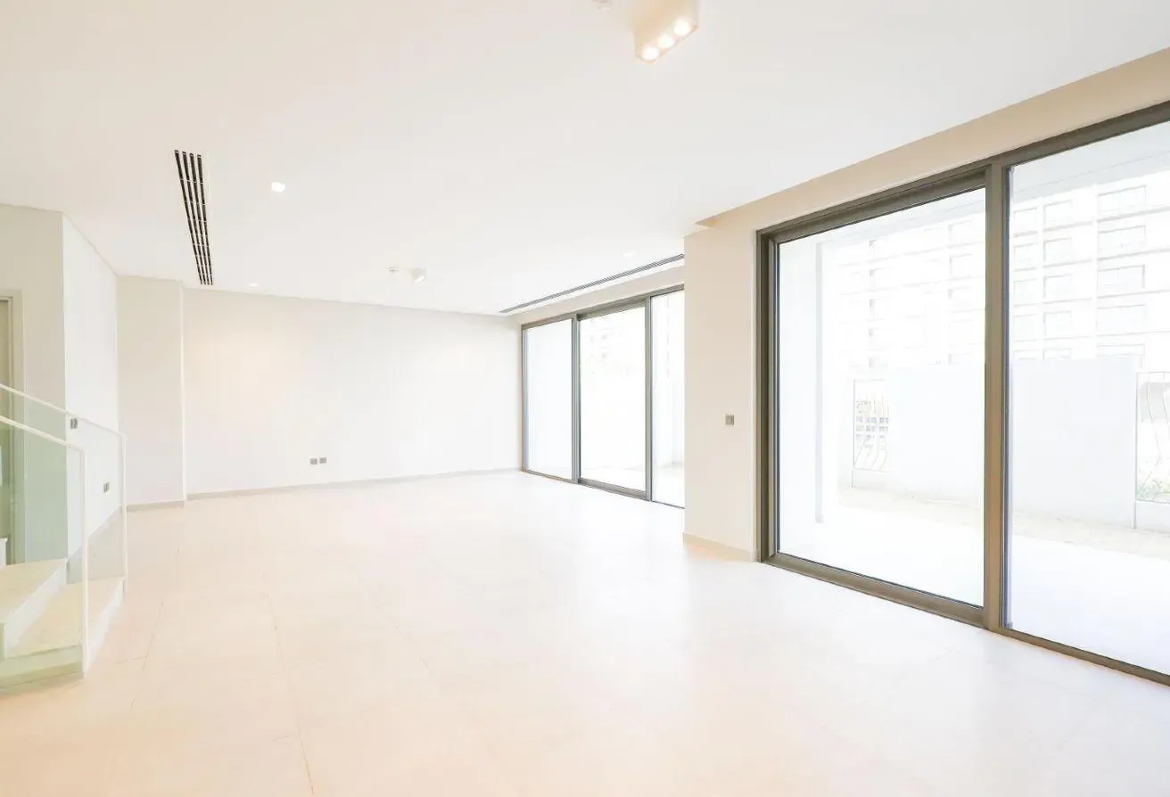 Vacant | Single Row | Near Entrance