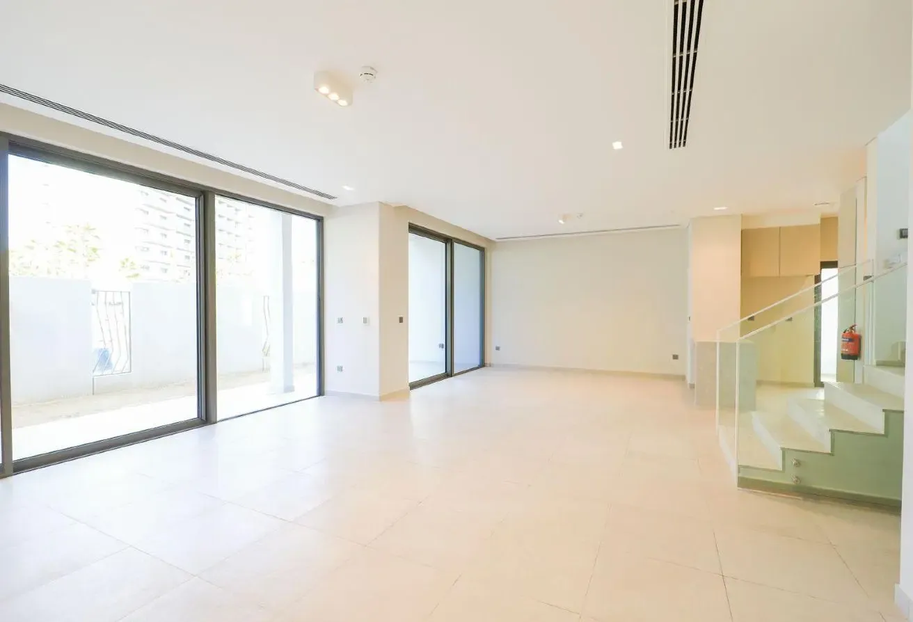 Vacant | Single Row | Near Entrance