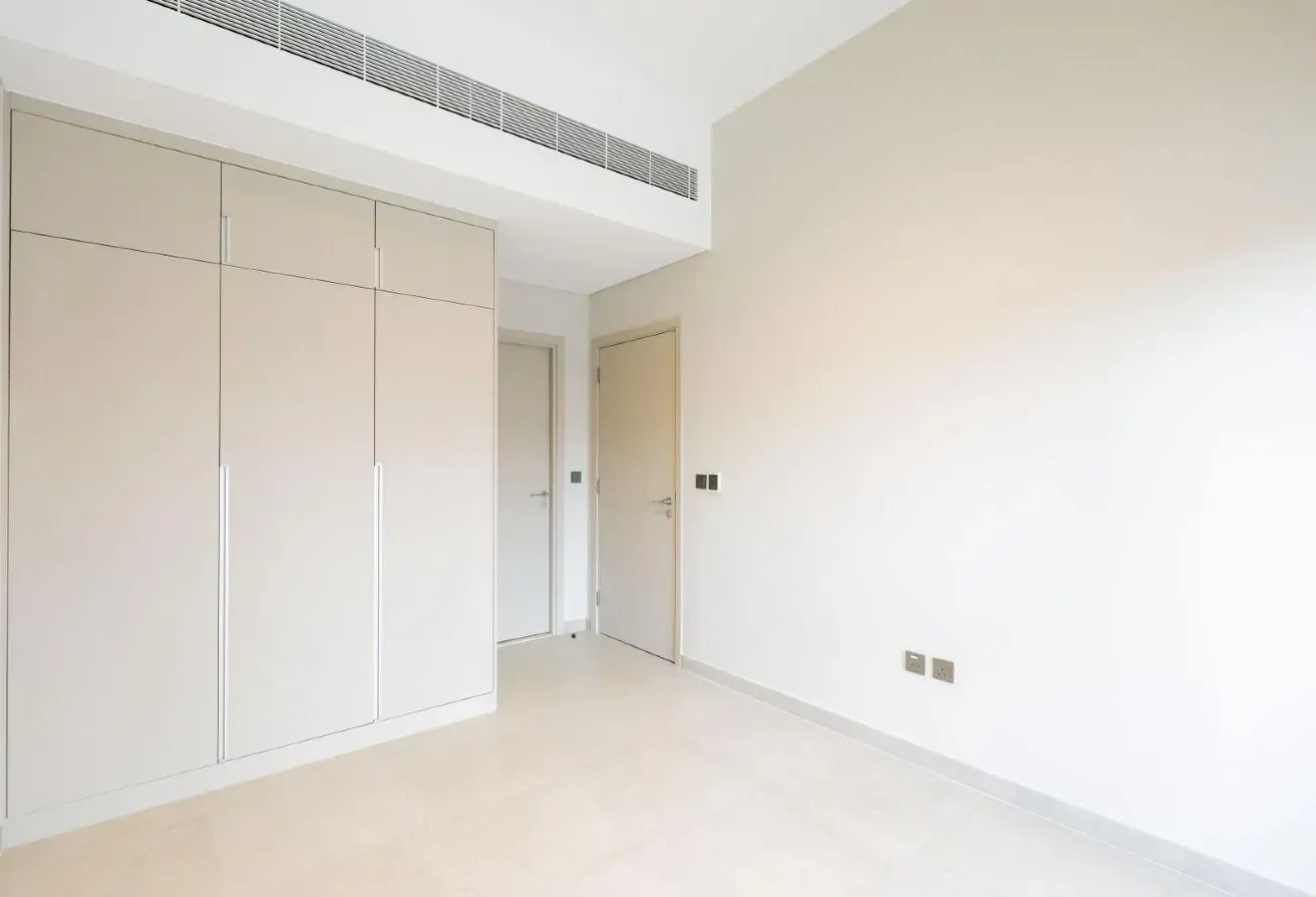 Vacant | Single Row | Near Entrance