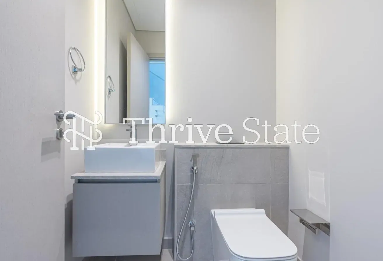 Modern 2 Bed + Maid | Near Amenities
