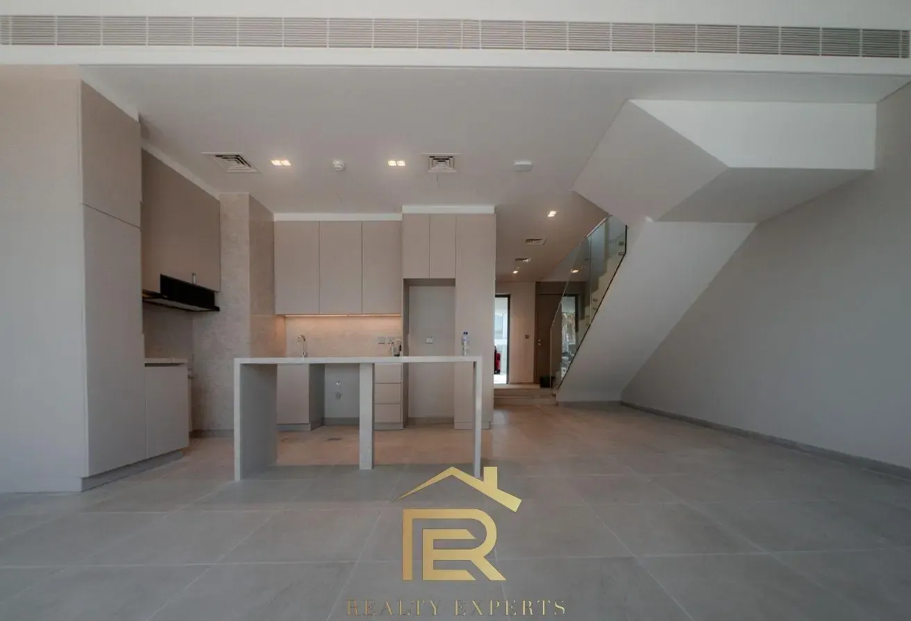 Single row | 2BR town house | Sky line view