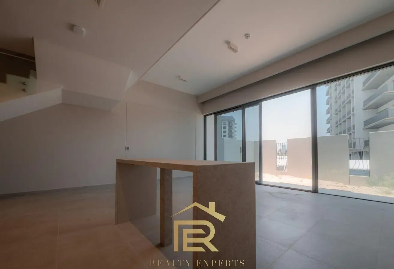 Single row | 2BR town house | Sky line view