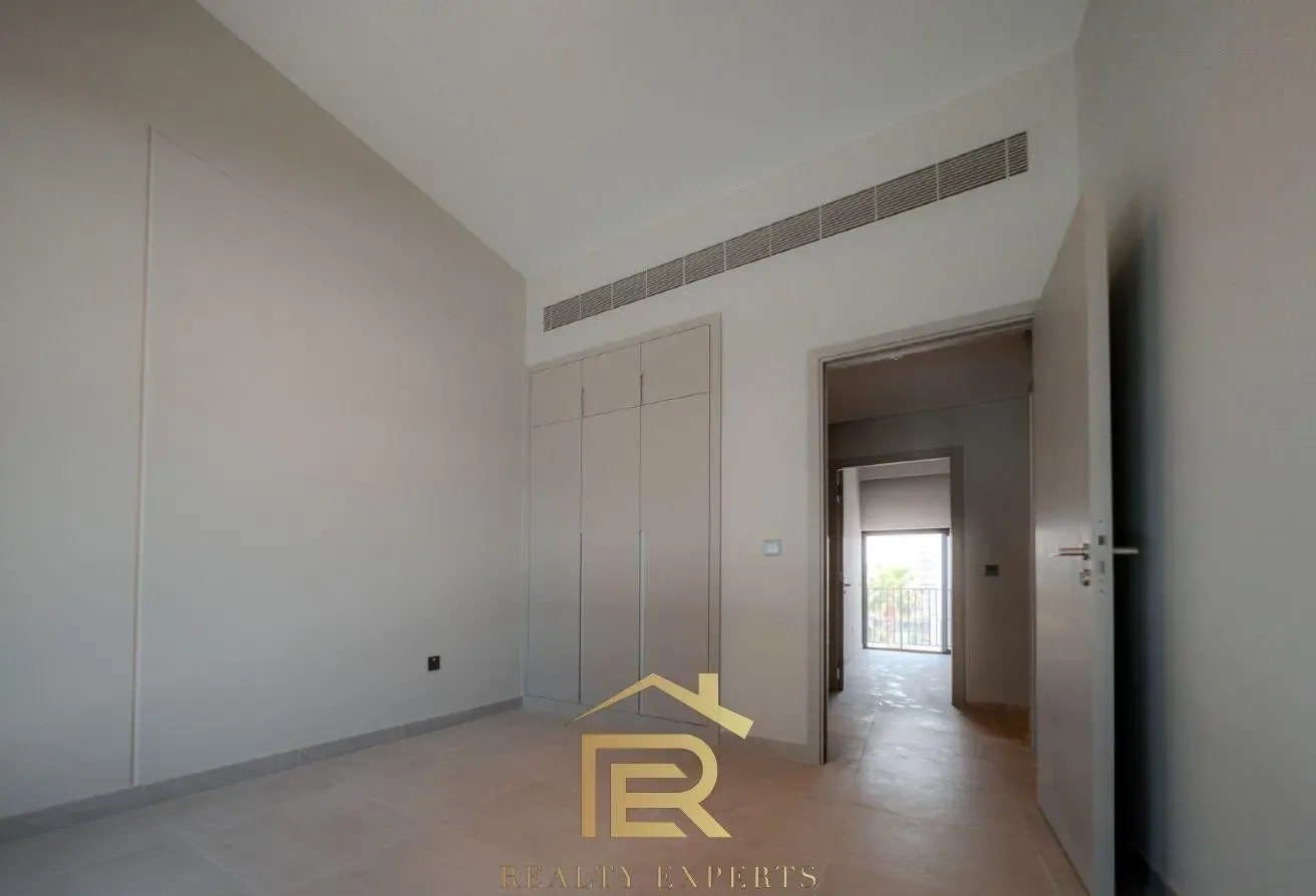 Single row | 2BR town house | Sky line view
