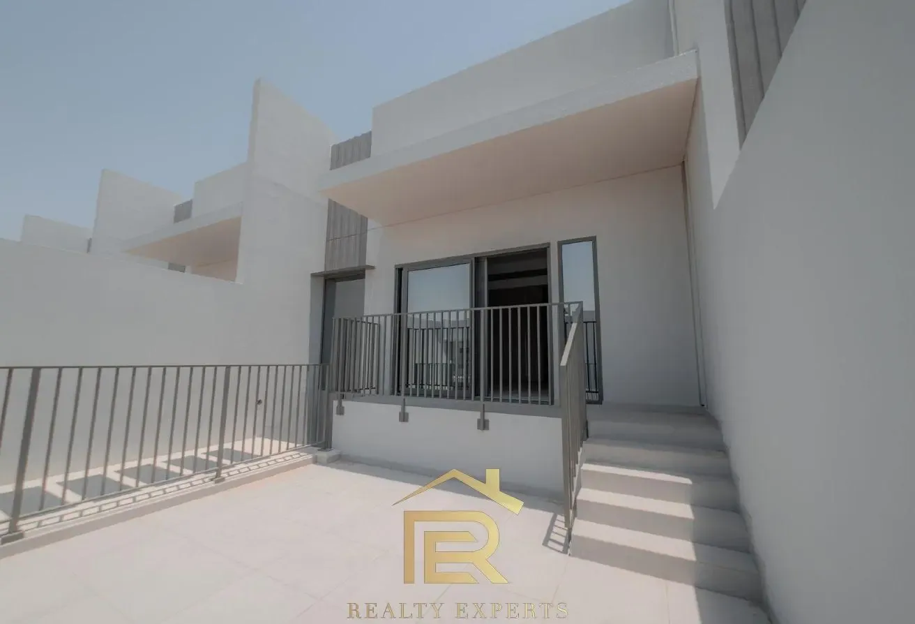 Single row | 2BR town house | Sky line view