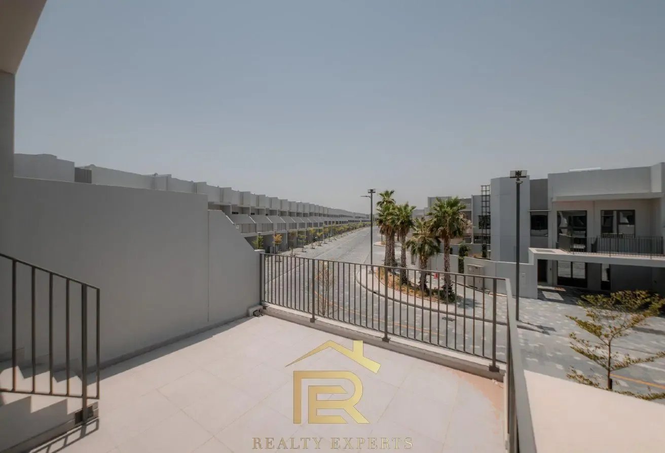 Single row | 2BR town house | Sky line view
