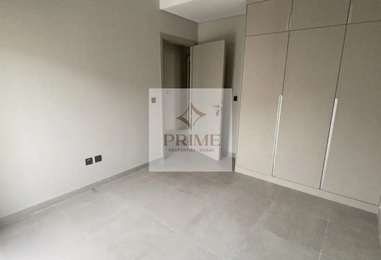 Single Row | Ready To Move In | Brand New