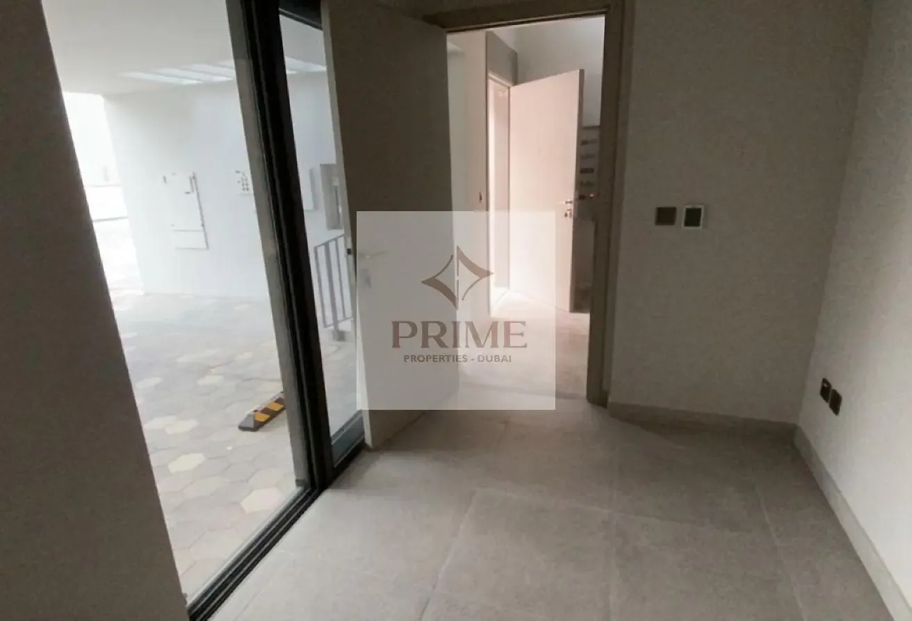 Single Row | Ready To Move In | Brand New