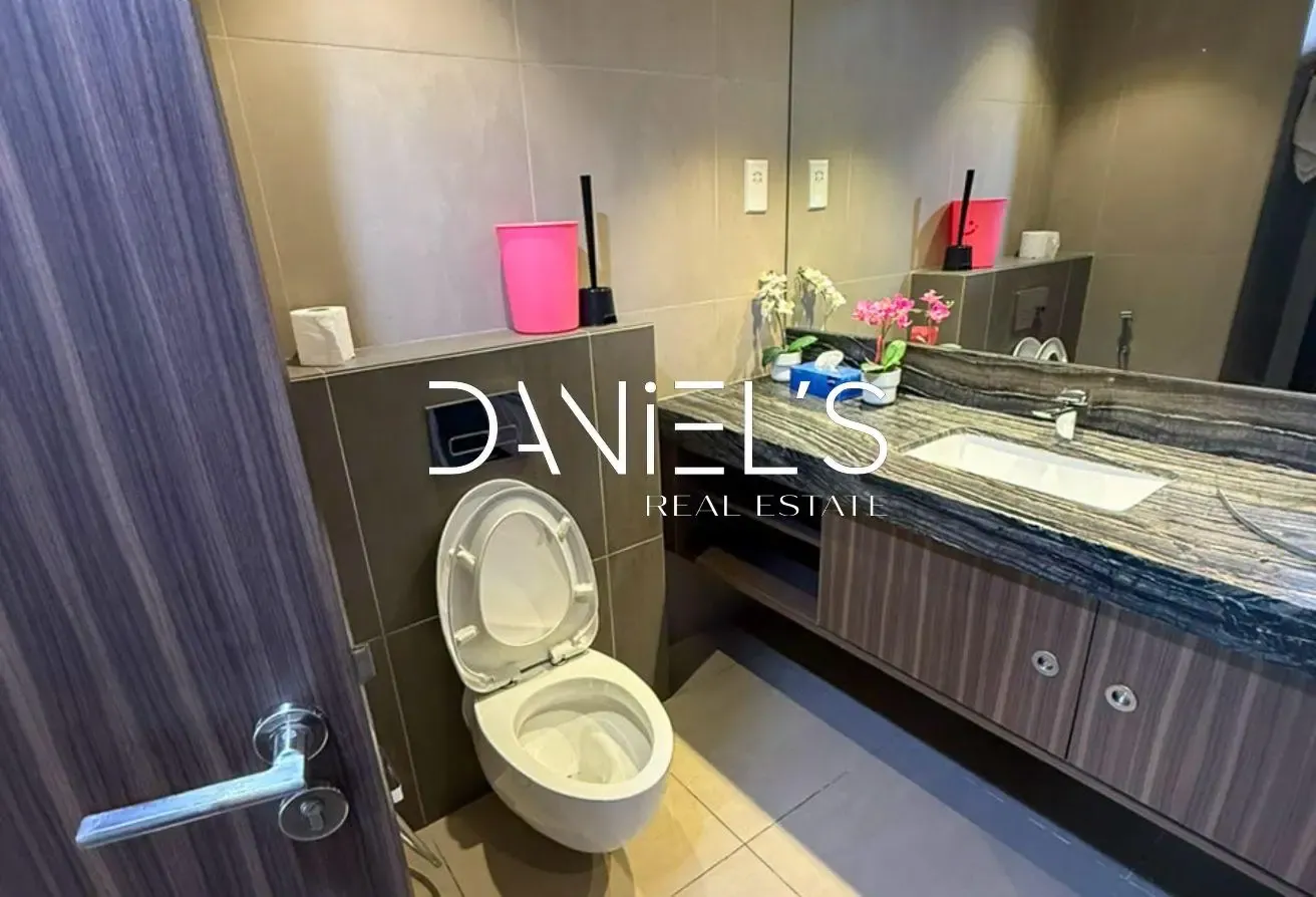 Vacant 1 Bedroom | Spacious | Prime Location