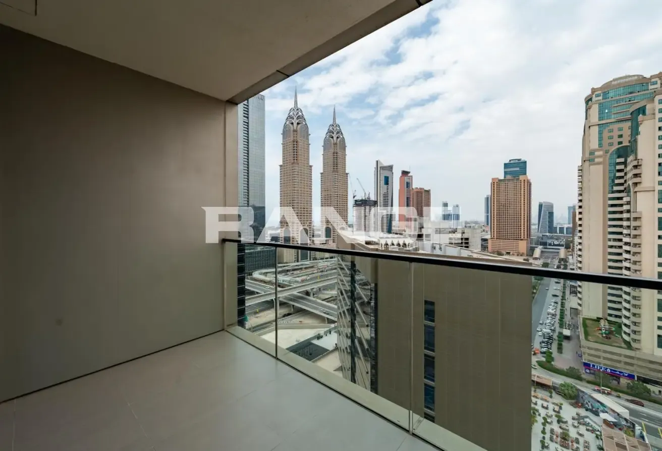Study l Expansive Layout l SZR and Palm View