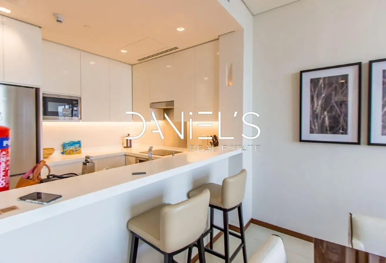 High Floor | All Bills Included | Vida