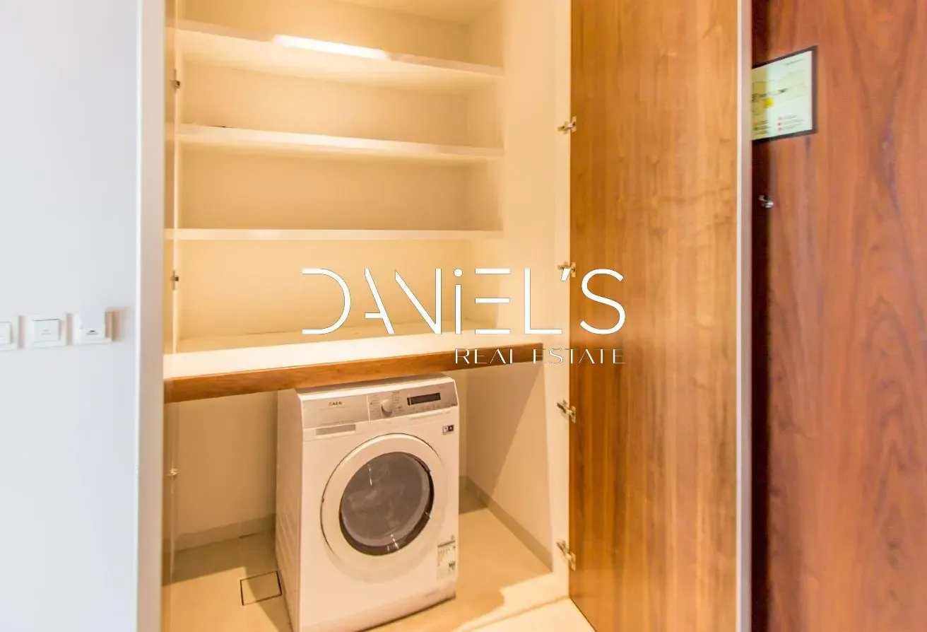 High Floor | All Bills Included | Vida