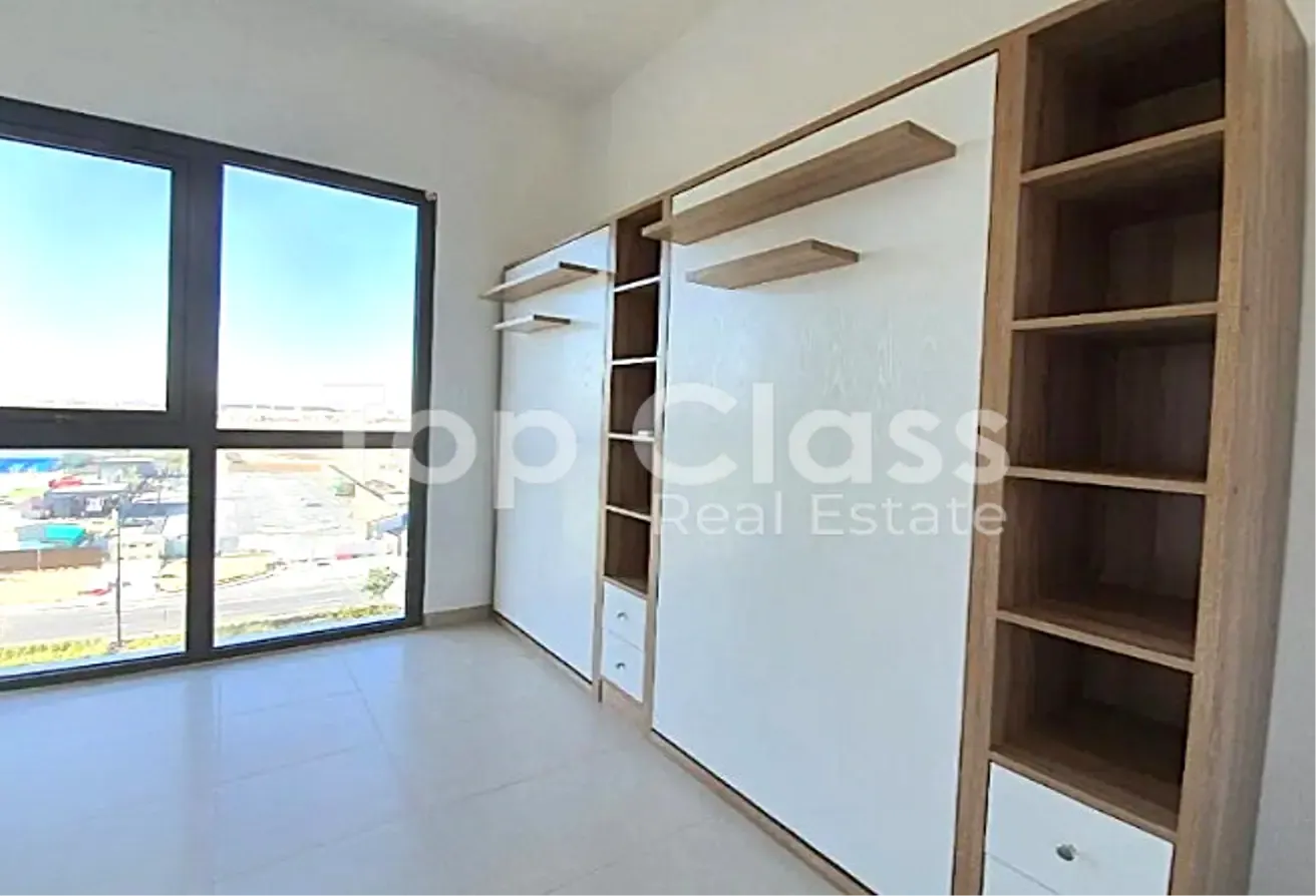 Fully Furnished | Mid Floor | Vacant