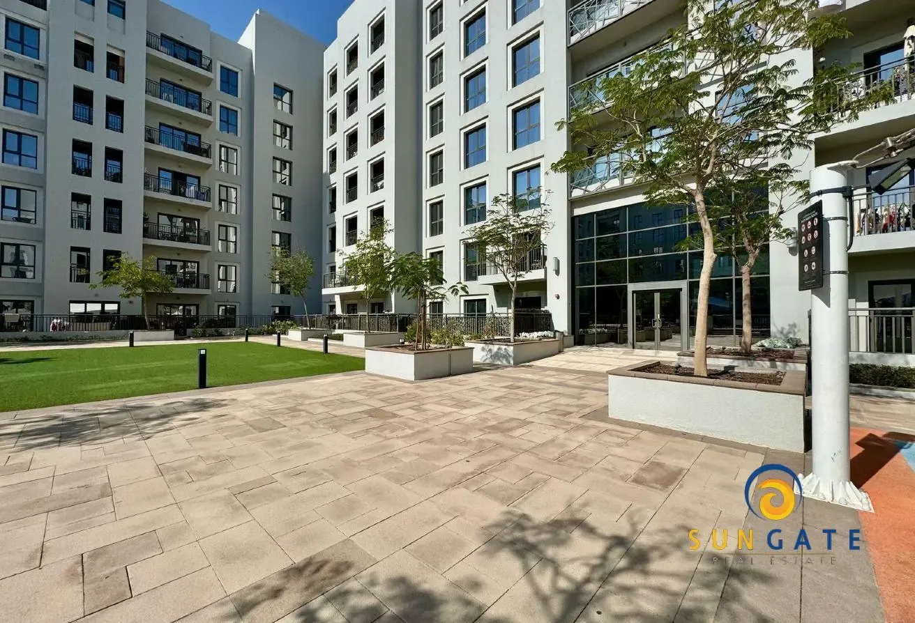 facing the boulevard , well maintained , vacant