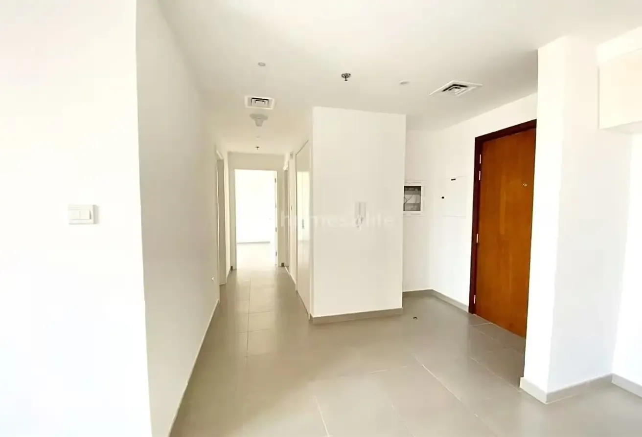 Spacious | Mid Floor | Available now