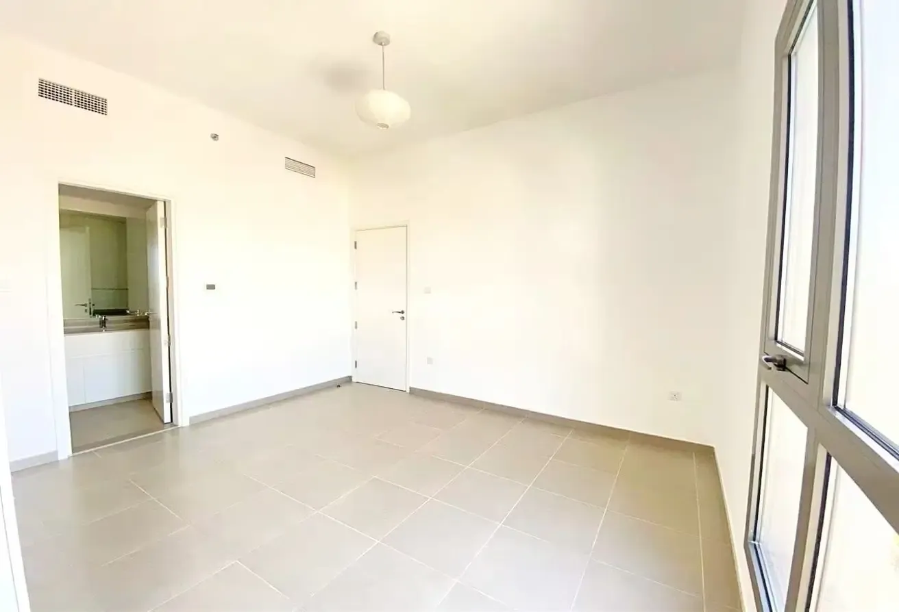 Spacious | Mid Floor | Available now