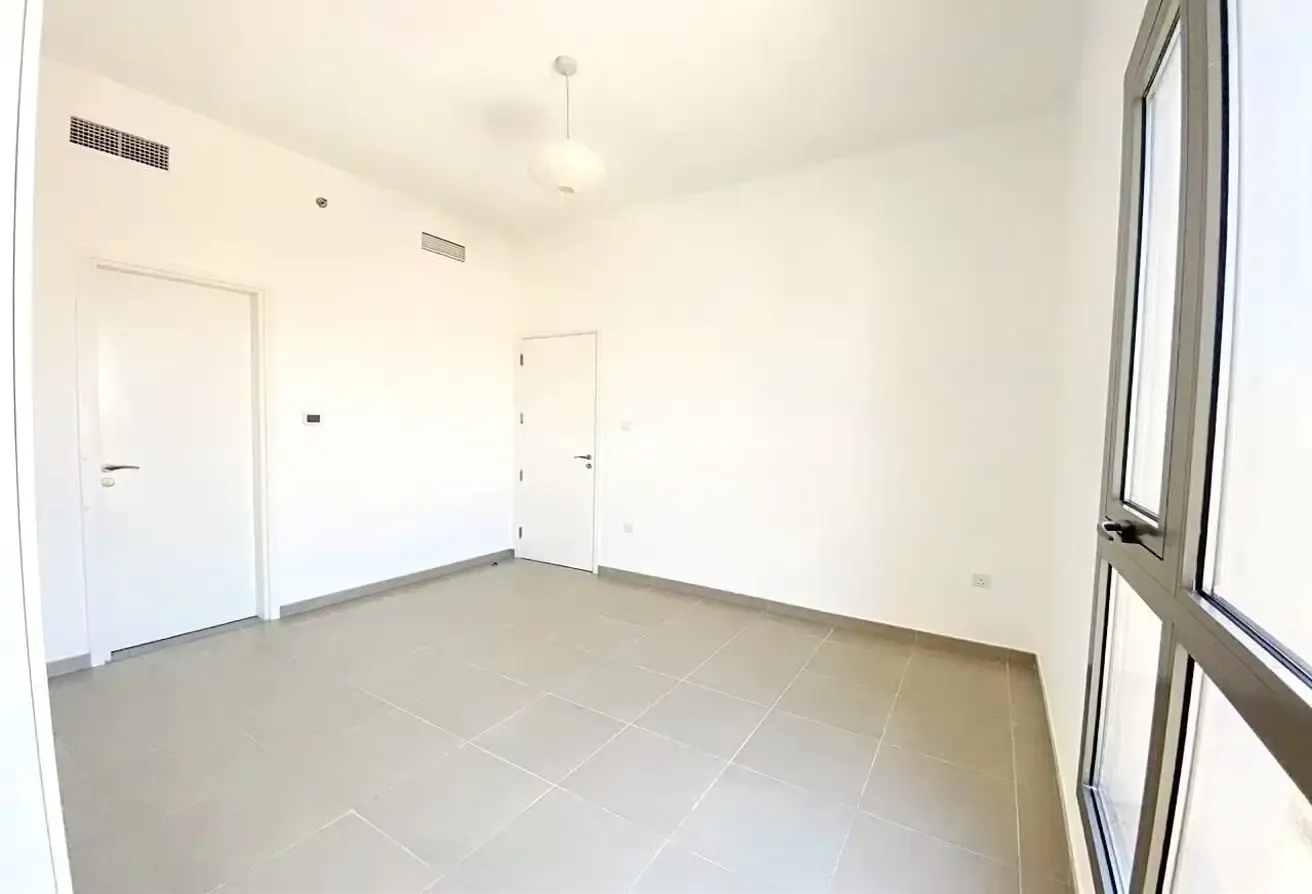 Spacious | Mid Floor | Available now