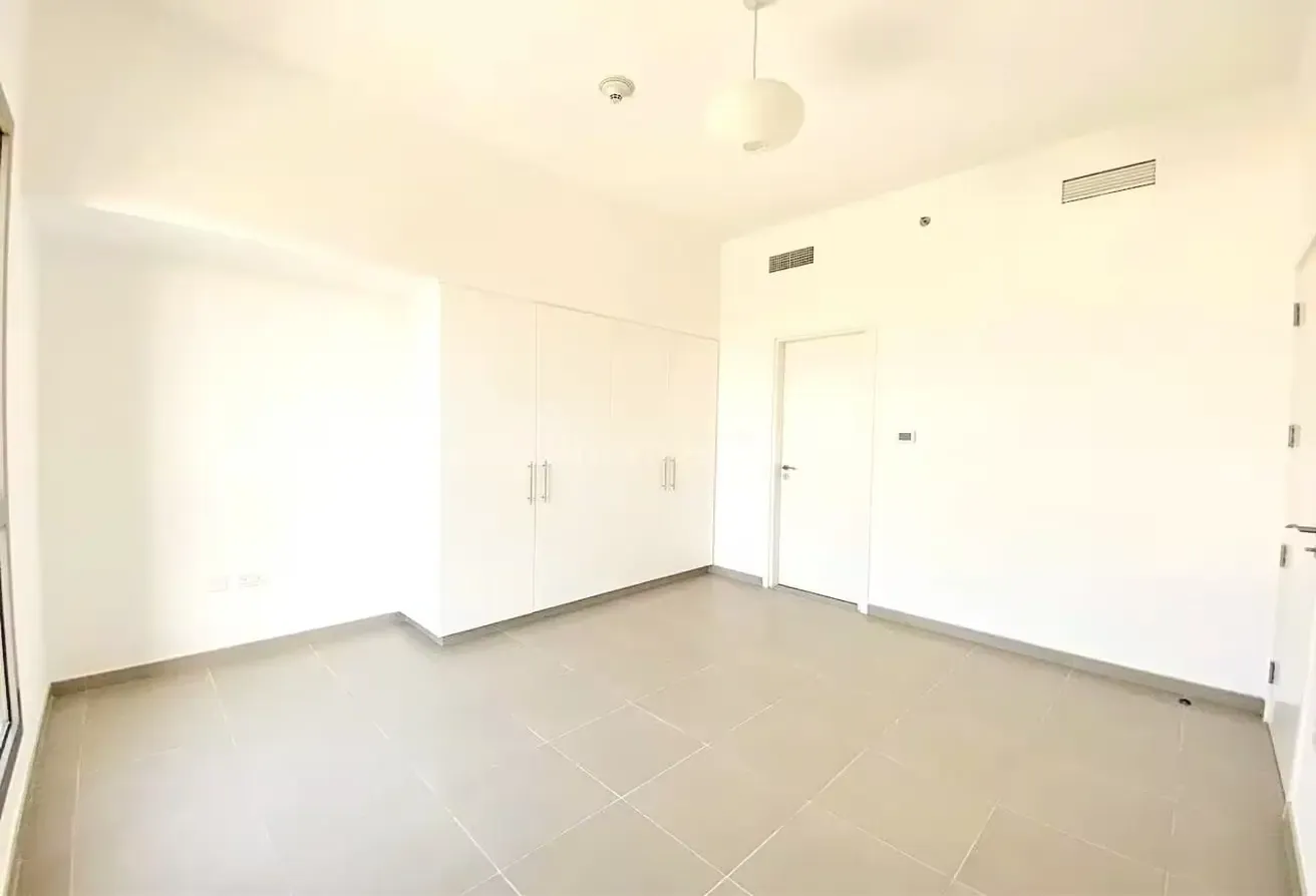 Spacious | Mid Floor | Available now