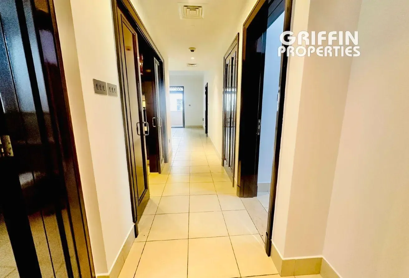 2BHK | Unfurnished | Balcony | Downtown
