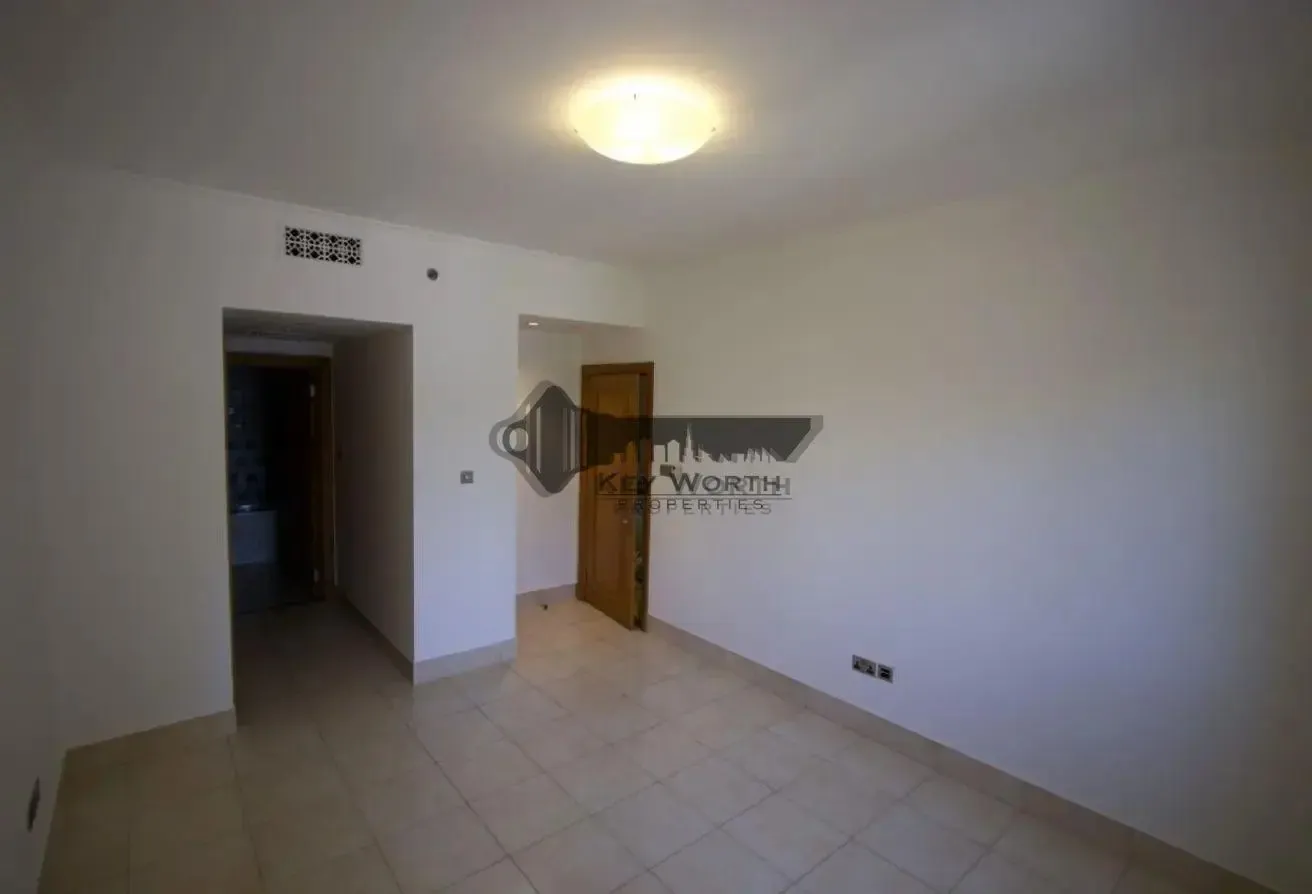 Spacious 2BR | Blvd View | Easy Mall access
