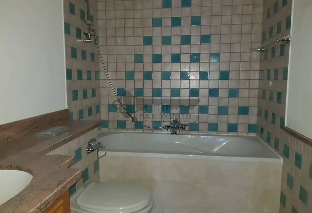 Spacious 2BR | Blvd View | Easy Mall access