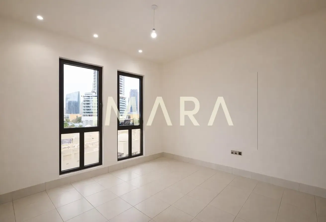 Vacant | Burj Khalifa view | Balcony | Emaar