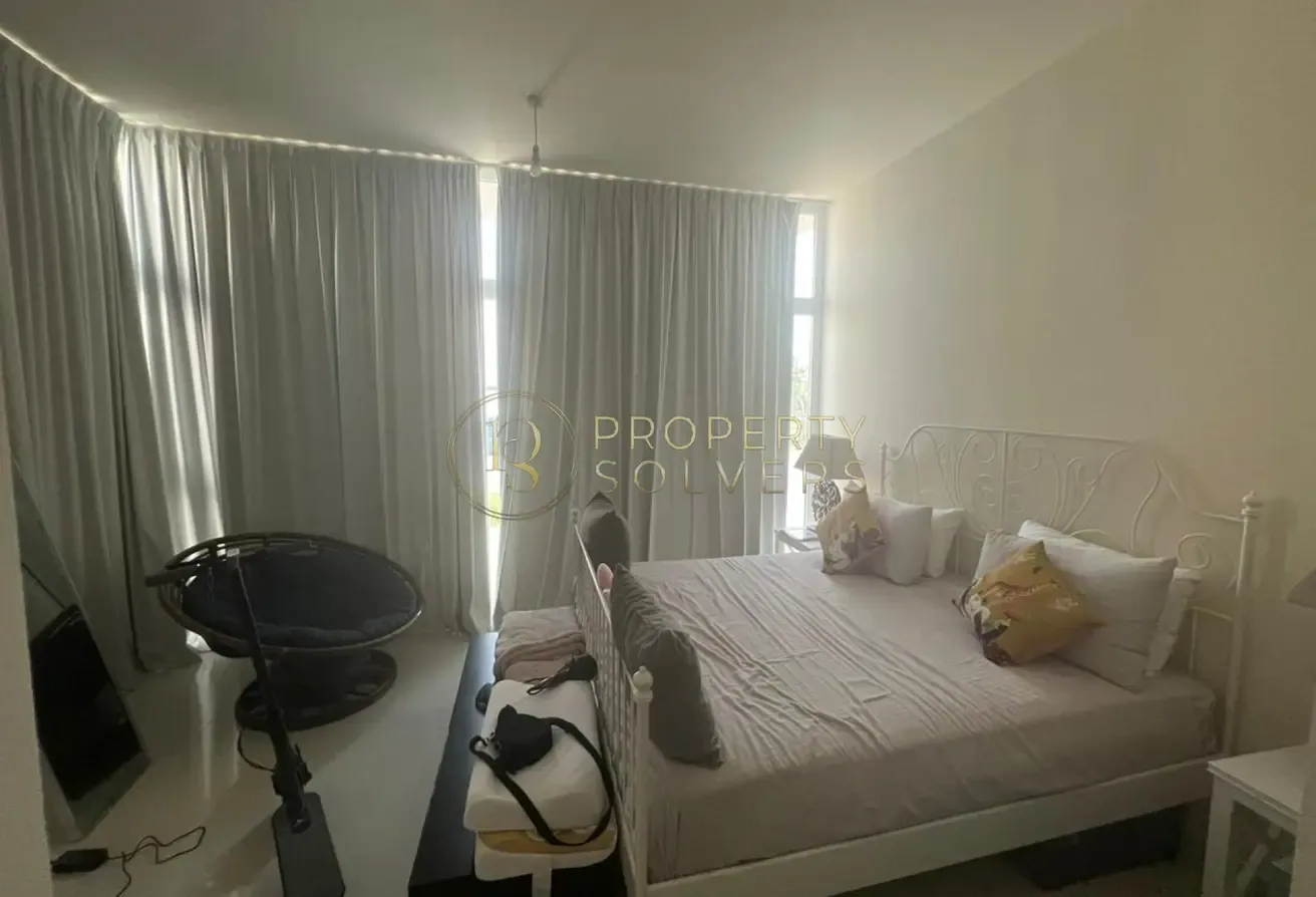 Spacious 6BR Villa | Single Row | Prime Location