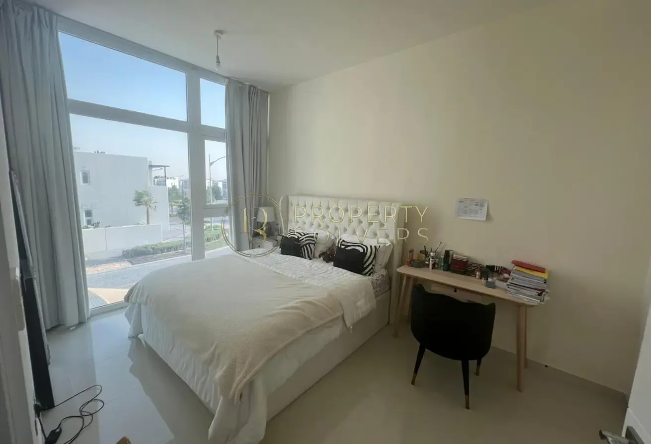 Spacious 6BR Villa | Single Row | Prime Location