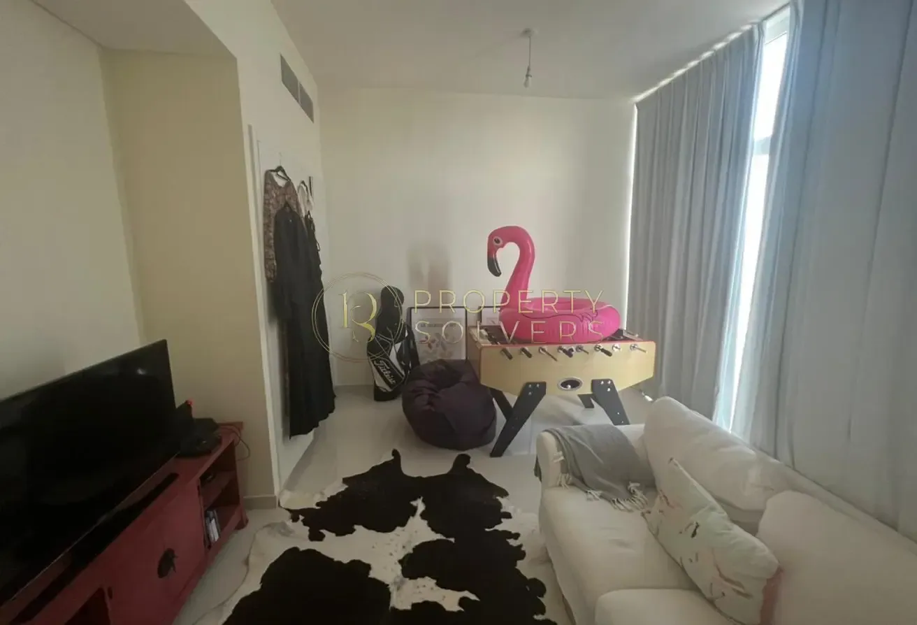 Spacious 6BR Villa | Single Row | Prime Location
