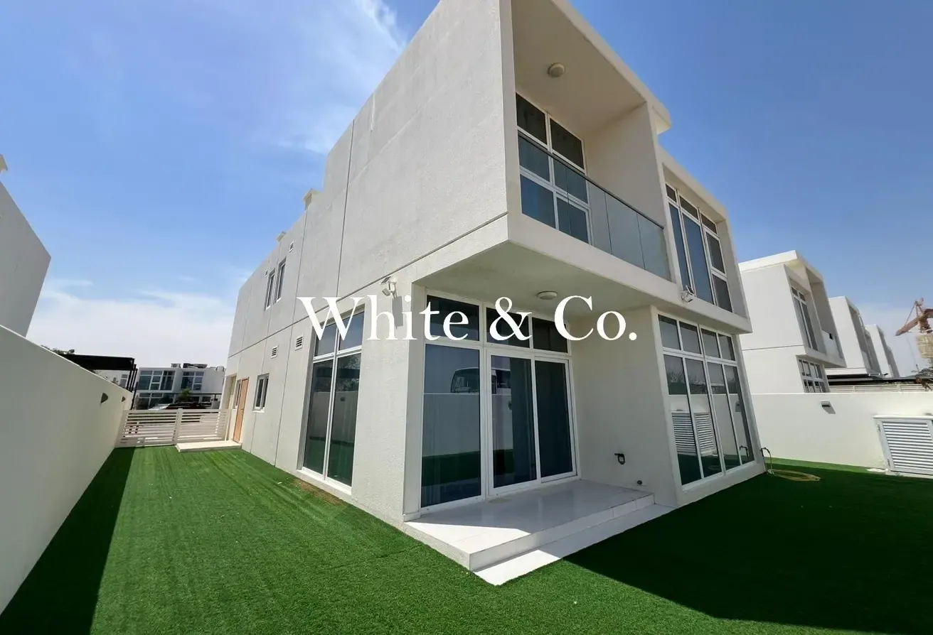 Stunning | Stand Alone | Flexible Payment