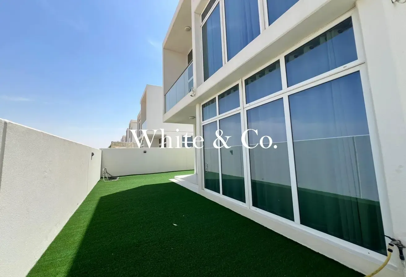 Stunning | Stand Alone | Flexible Payment
