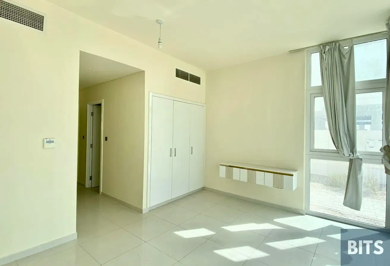 V2 | 6 BR + Maid | Ready To Move | Single Row |
