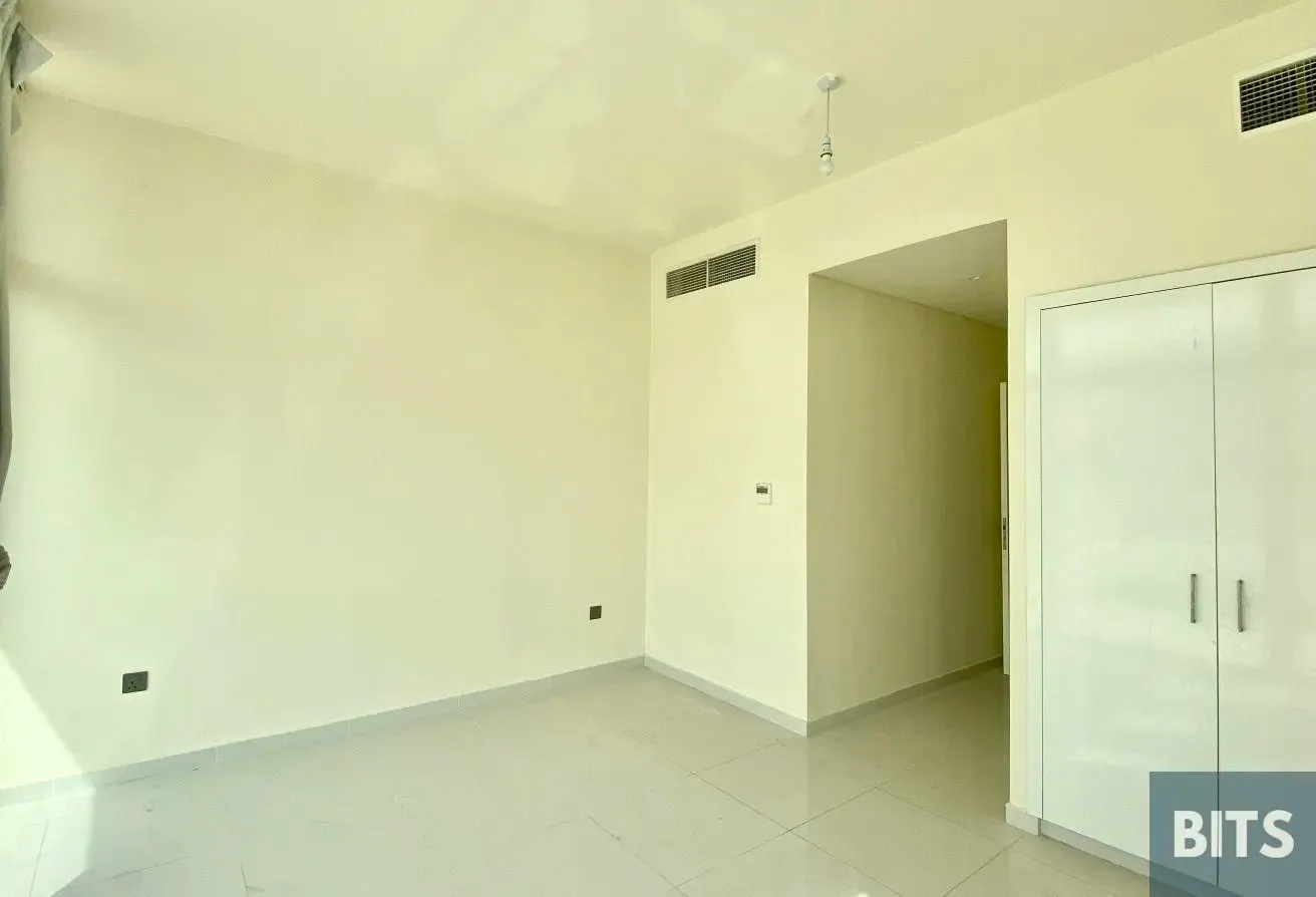 V2 | 6 BR + Maid | Ready To Move | Single Row |