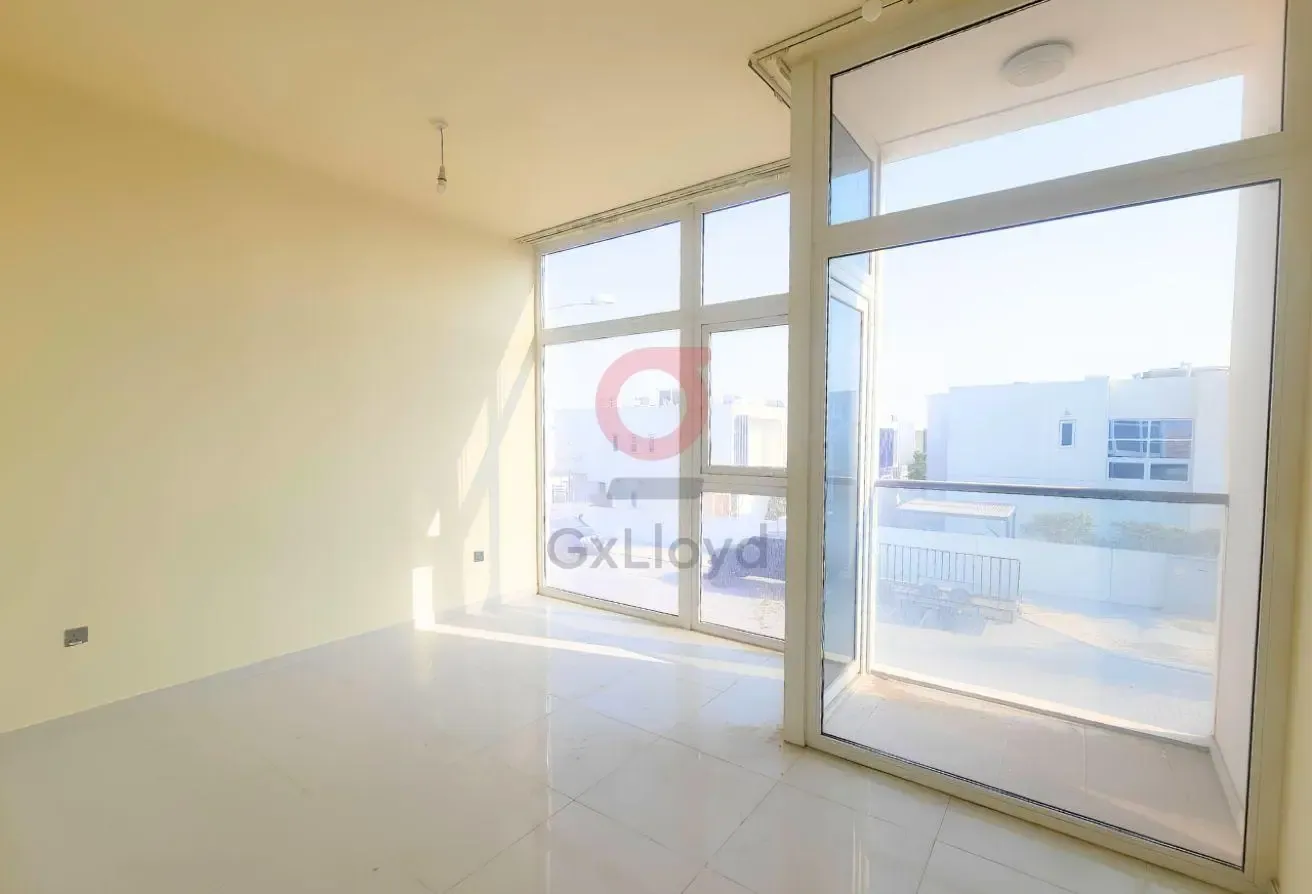 Spacious Rooms | Private Garden | Single Row
