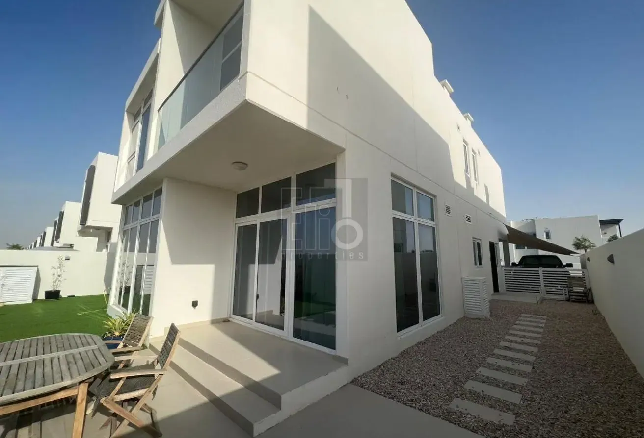 6 BR Villa with Acuna | Best price