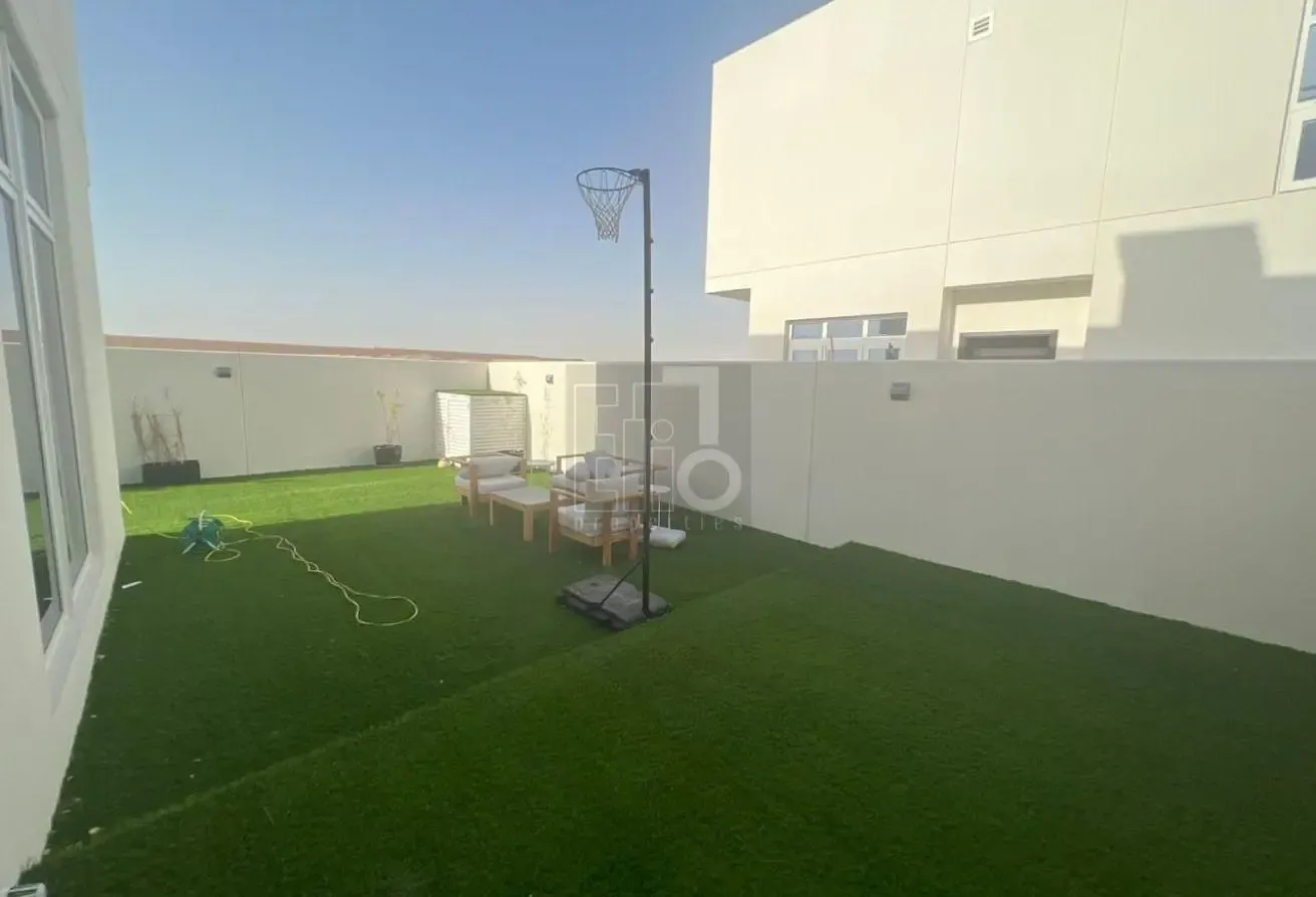 6 BR Villa with Acuna | Best price