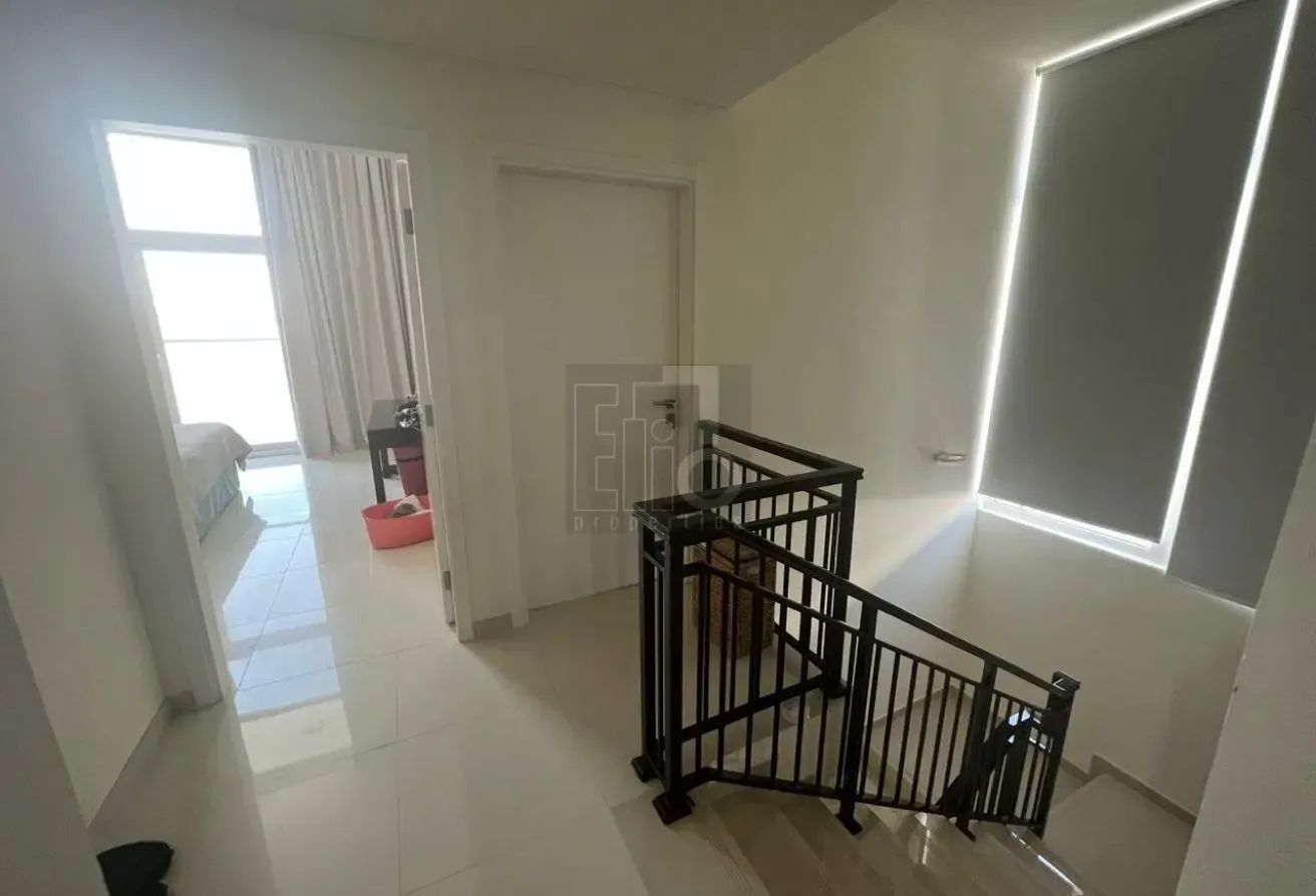 6 BR Villa with Acuna | Best price