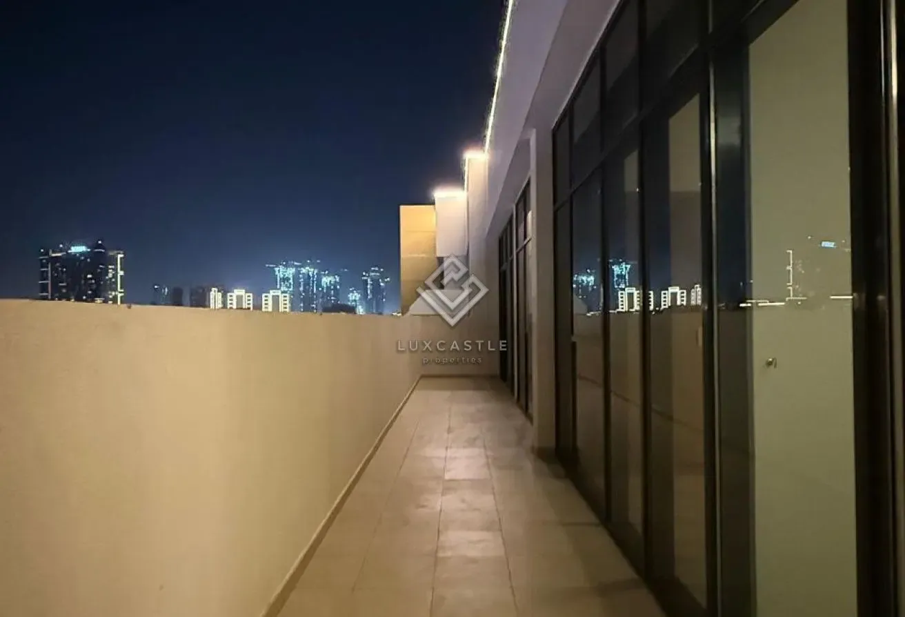 Burj Khalifa View | Massive Layout | Huge Balcony