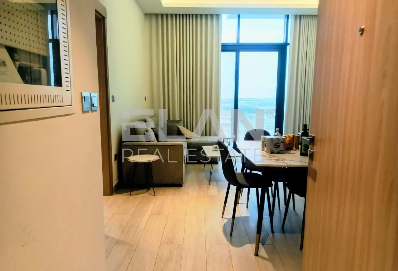 FULLYFURNISHED | 2 BATHROOM | POOL VIEW | VACCANT
