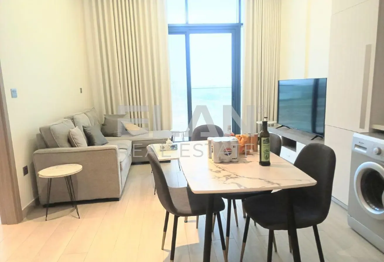 FULLYFURNISHED | 2 BATHROOM | POOL VIEW | VACCANT