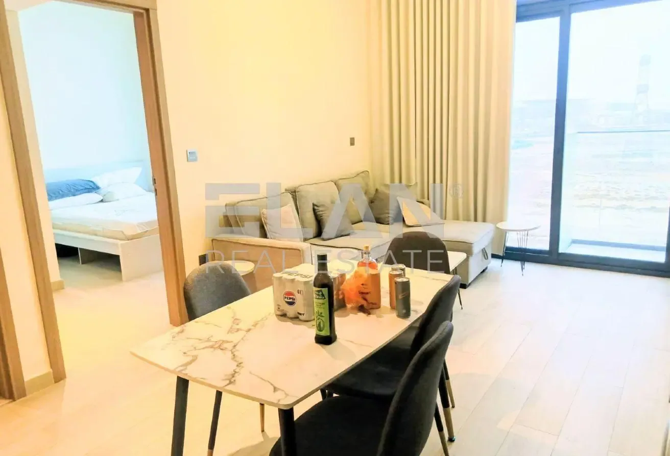 FULLYFURNISHED | 2 BATHROOM | POOL VIEW | VACCANT
