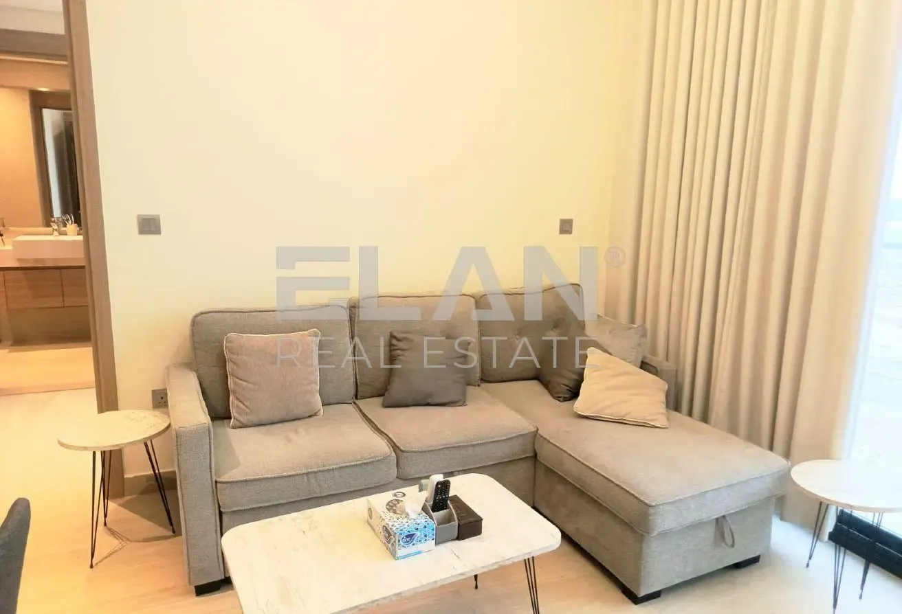 FULLYFURNISHED | 2 BATHROOM | POOL VIEW | VACCANT