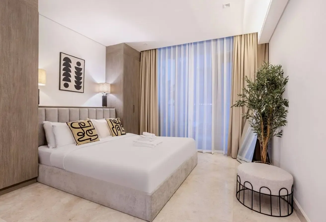 FULLY FURNISHED | READY TO MOVE IN | UPGRADED