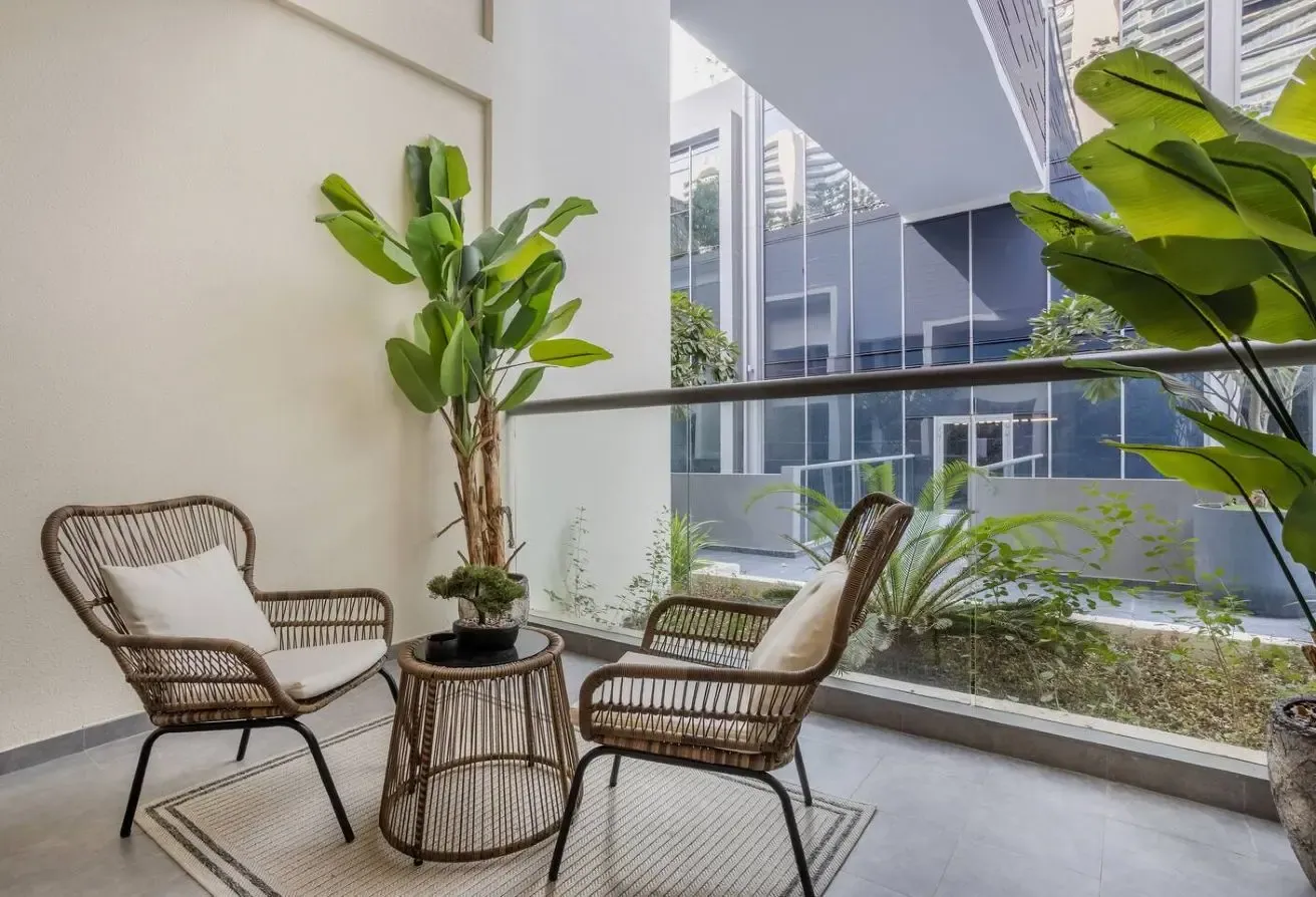 FULLY FURNISHED | READY TO MOVE IN | UPGRADED