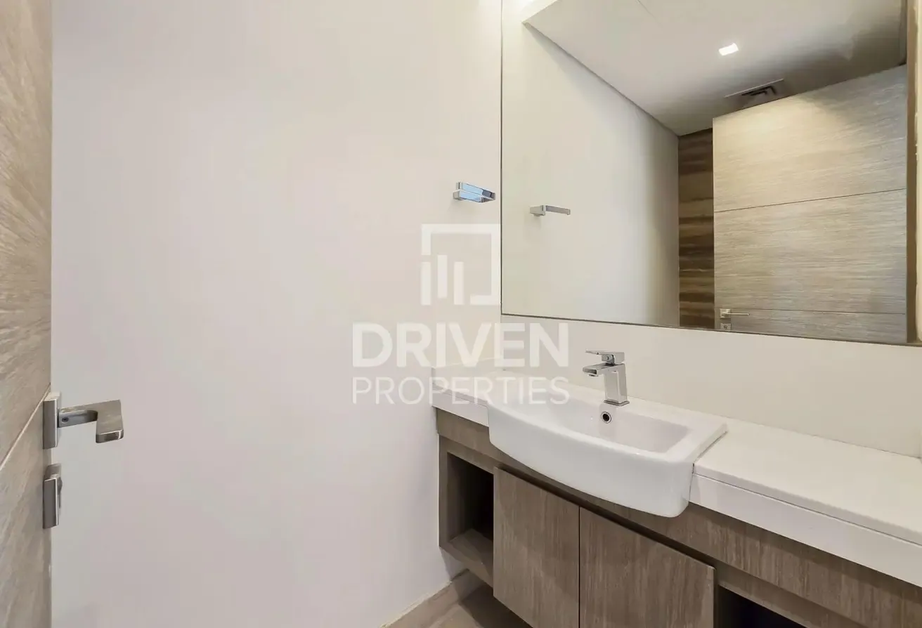 Spacious Layout plus Maids Room | Vacant Unit