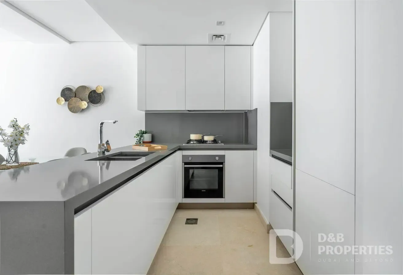 PRIME LOCATION | BRIGHT INTERIOR | STYLISH