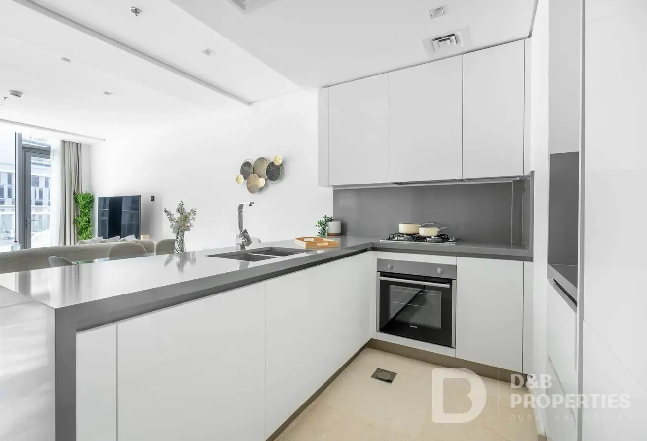 PRIME LOCATION | BRIGHT INTERIOR | STYLISH